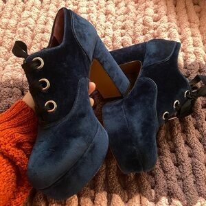 Marc Jacob’s Midnight Blue Pump